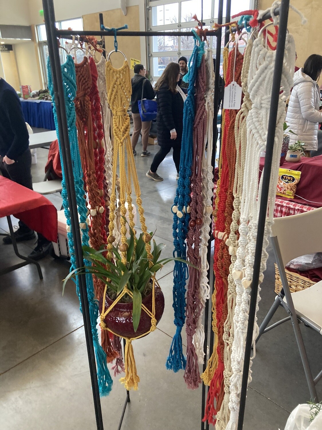 001 Macrame for hanging potted plants