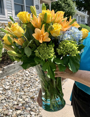 $225 Seasonal Fresh Flower Vase Arrangement