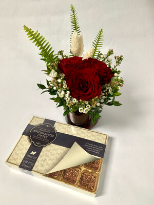 $55 Fresh Flower Arrangement - Small Vase with 3 Red Roses (includes Chocolate Toffee)