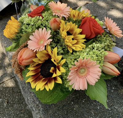 $125 Seasonal Fresh Flower Vase Arrangement