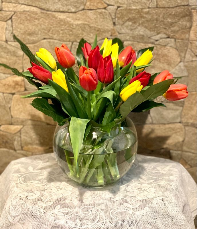 $80 Tulip Fresh Flower Vase Arrangement