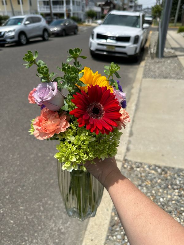 $55 Seasonal Fresh Flower Vase Arrangement - DESIGNER’S CHOICE NO SPECIAL REQUESTS