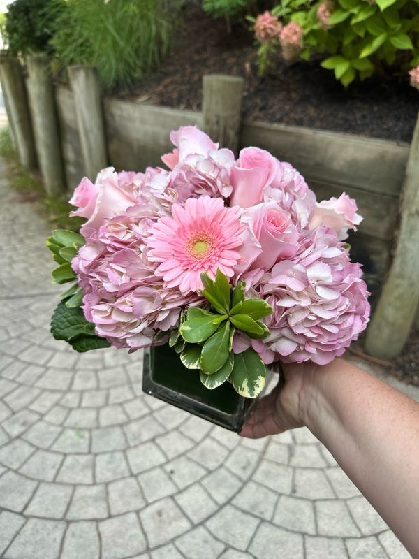 $100 Seasonal Fresh Flower Vase Arrangement