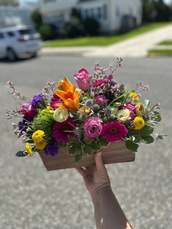 $125 Seasonal Fresh Flower Vase Arrangement