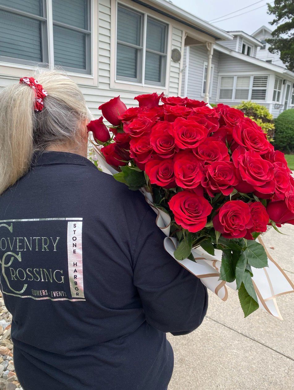 $650 Hundred Roses Grand Bouquet Arrangement (no vase) - 48 Hours Advance Notice Required