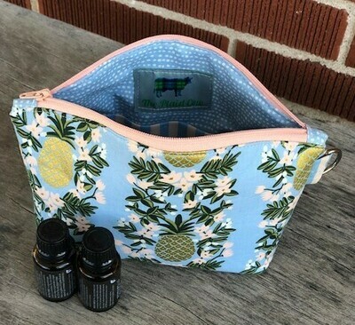 Blue Pineapple Essential Oil Pouch or Make Up Bag! Blue Pineapple Essential Oil Pouch or Make Up Bag!
