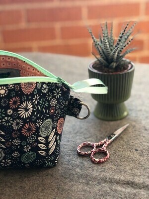 Blue Floral Essential Oil Pouch or Make Up Bag! Blue Floral Essential Oil Pouch or Make Up Bag!