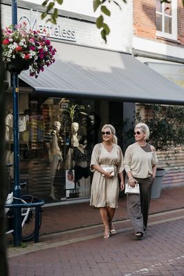 Nameless Jurk satijn v-hals Goud 72872L