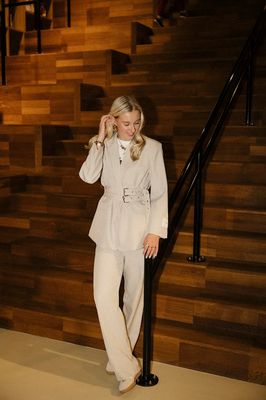 Ambika Colbert met riem Kitt Gianna