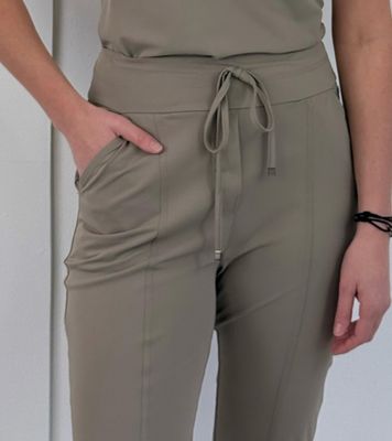 Ambika Carmen broek smal taupe Carmen