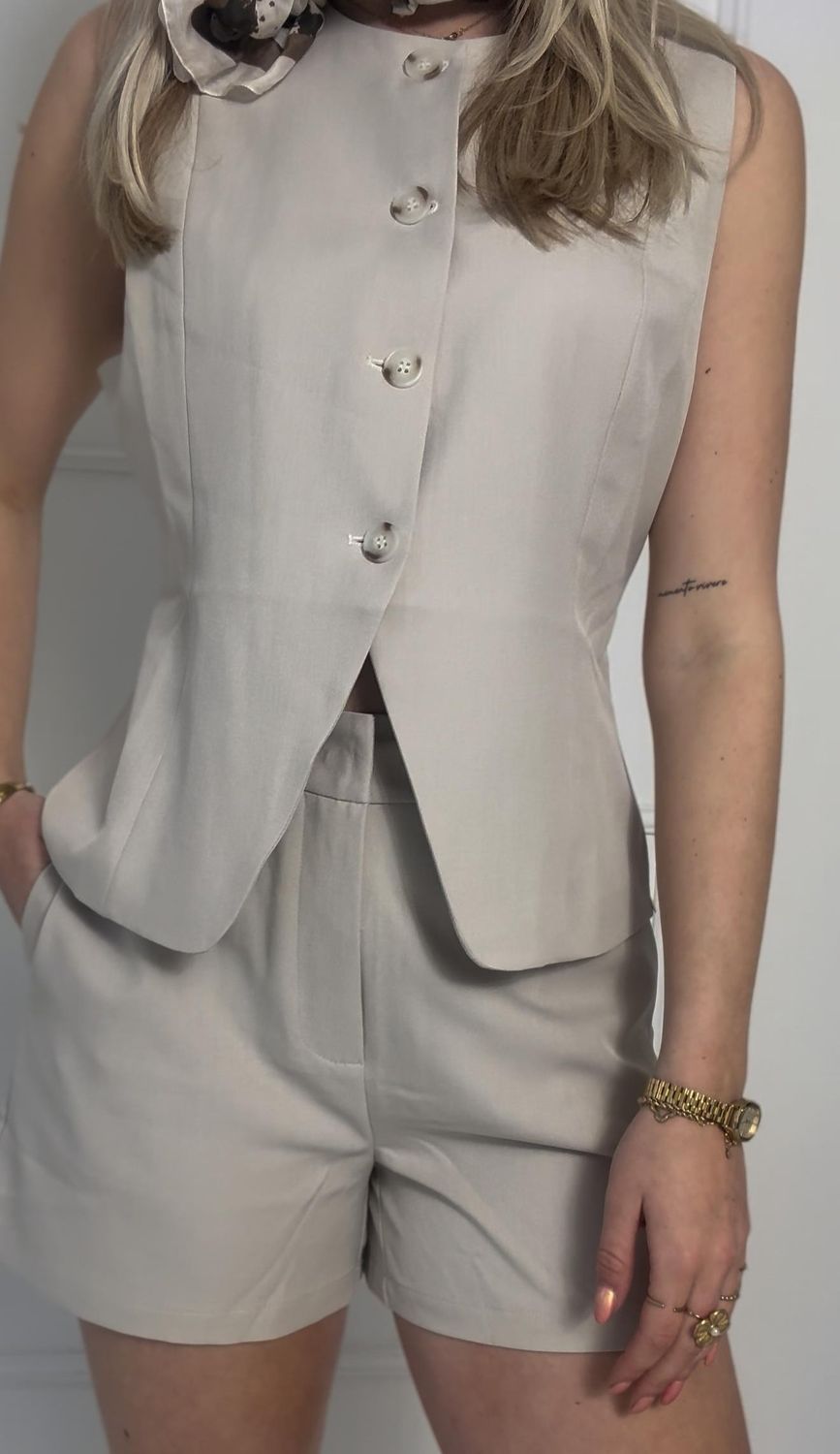 Ambika Gilet met knoop Kitt Mia-24