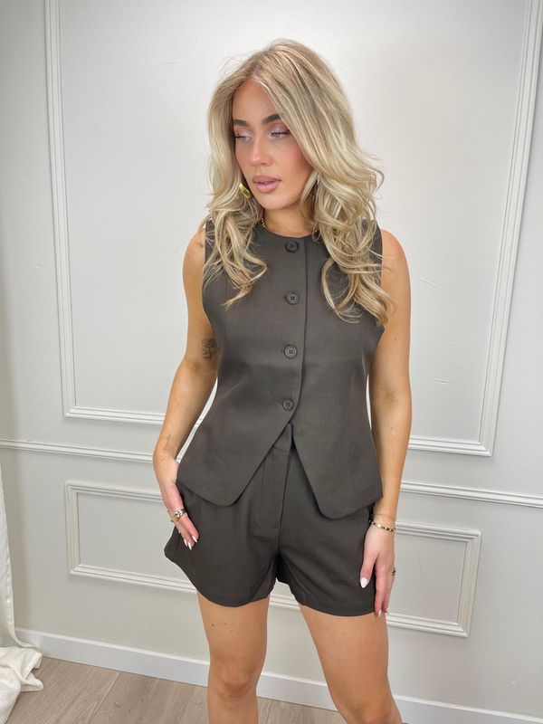 Ambika Gilet met knoop brown Mia-24
