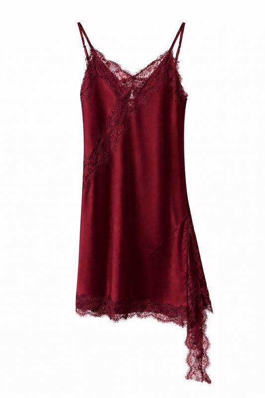 65506 Lange satijnen top BORDEAUX met spaghetti banden en kant