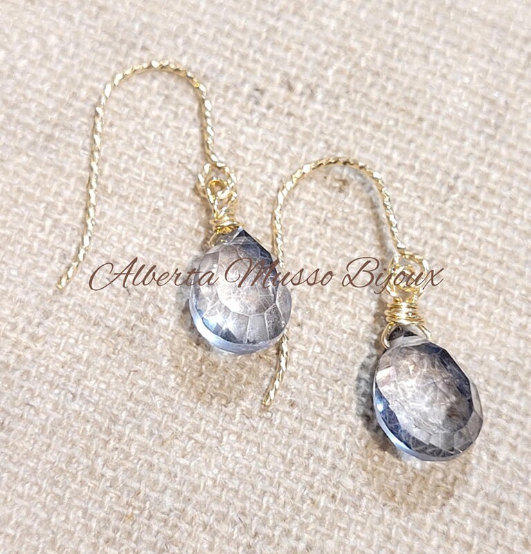 Boucles d'Oreilles en Iolites Mystiques