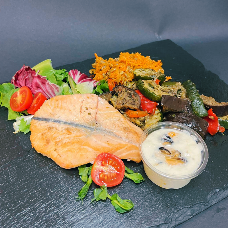 Cepta laša fileja ar piedevām Pamatēdiens: Cepta laša fileja ar molusku mērci, piedevām