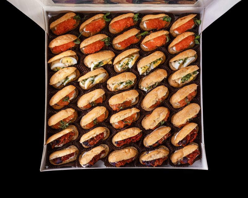 Sāļo eklēru izlase kastē