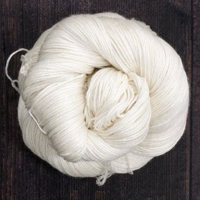 ​55% Superwash Bluefaced Leicester Wool  45% Silk 4ply