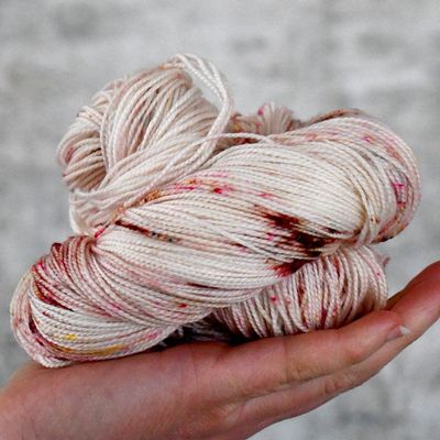 ​80% Superwash Merino Wool  10% Cashmere  10% Nylon HT 4ply