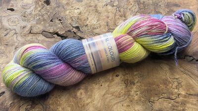 60% Merino 22.5% Royale Alpaca 17.5% Mulberry Silk 4ply