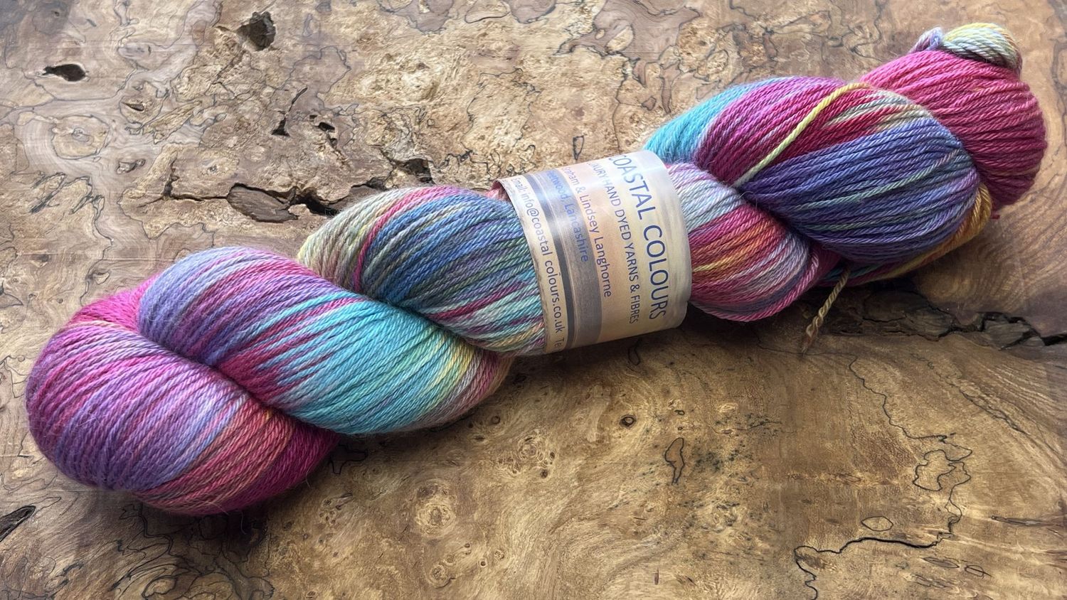 60% Merino 22.5% Royale Alpaca 17.5% Mulberry Silk 4ply