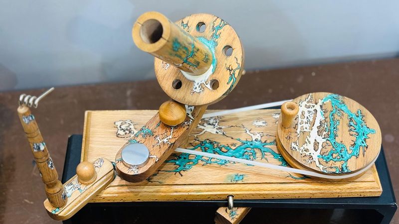 Green and White Inlaid jumbo ball winder