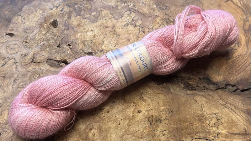 800m lace ​50% Baby Alpaca 25% Silk 25% Linen