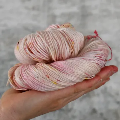 60% Superwash Merino Wool  20% Superfine Alpaca  20% Nylon 4ply