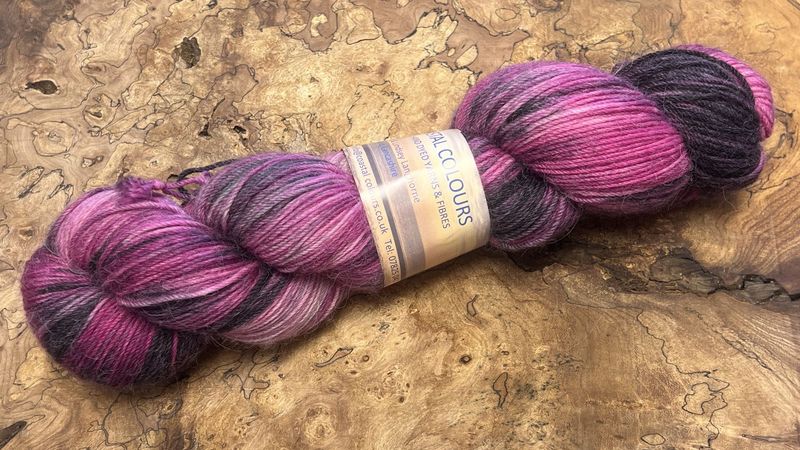 60% Superwash Merino Wool 20% Superfine Alpaca 20% Nylon 4ply 60% Superwash Merino Wool 20% Superfine Alpaca 20% Nylon 4ply