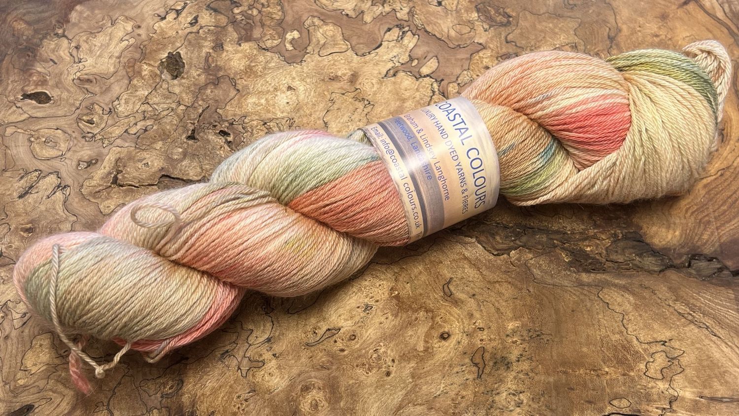 60% Merino 22.5% Royale Alpaca 17.5% Mulberry Silk 4ply 60% Merino 22.5% Royale Alpaca 17.5% Mulberry Silk 4ply