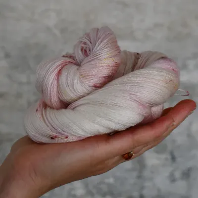800m 50% Merino 50%Tencel Lace