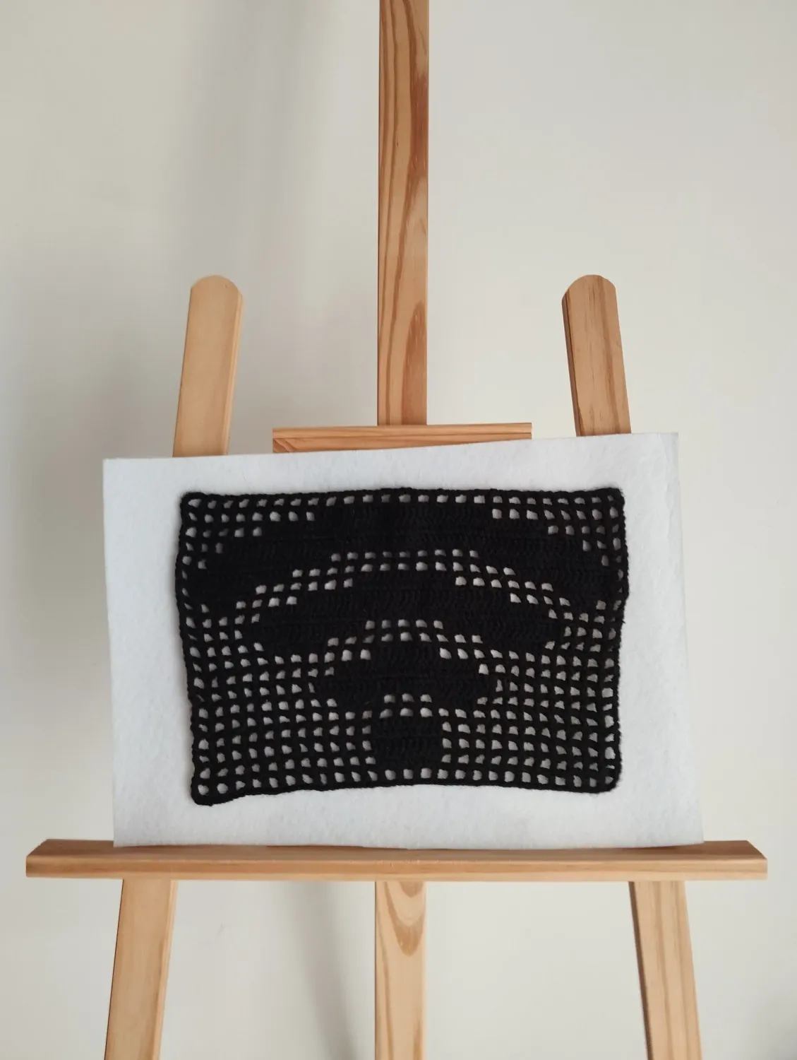 WiFi – Black Filet Crochet Signal Art 25x20cm