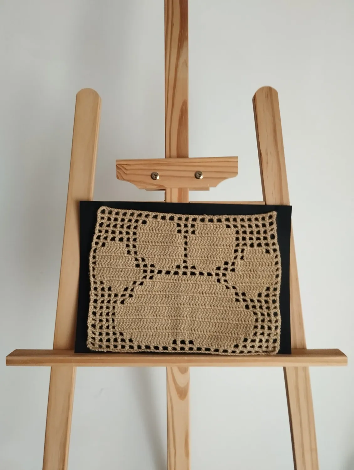 Dog Paw – Beige Filet Crochet Wall Art 23x22cm