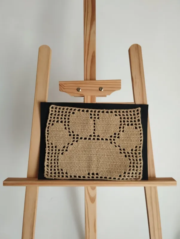 Dog Paw – Beige Filet Crochet Wall Art 23x22cm