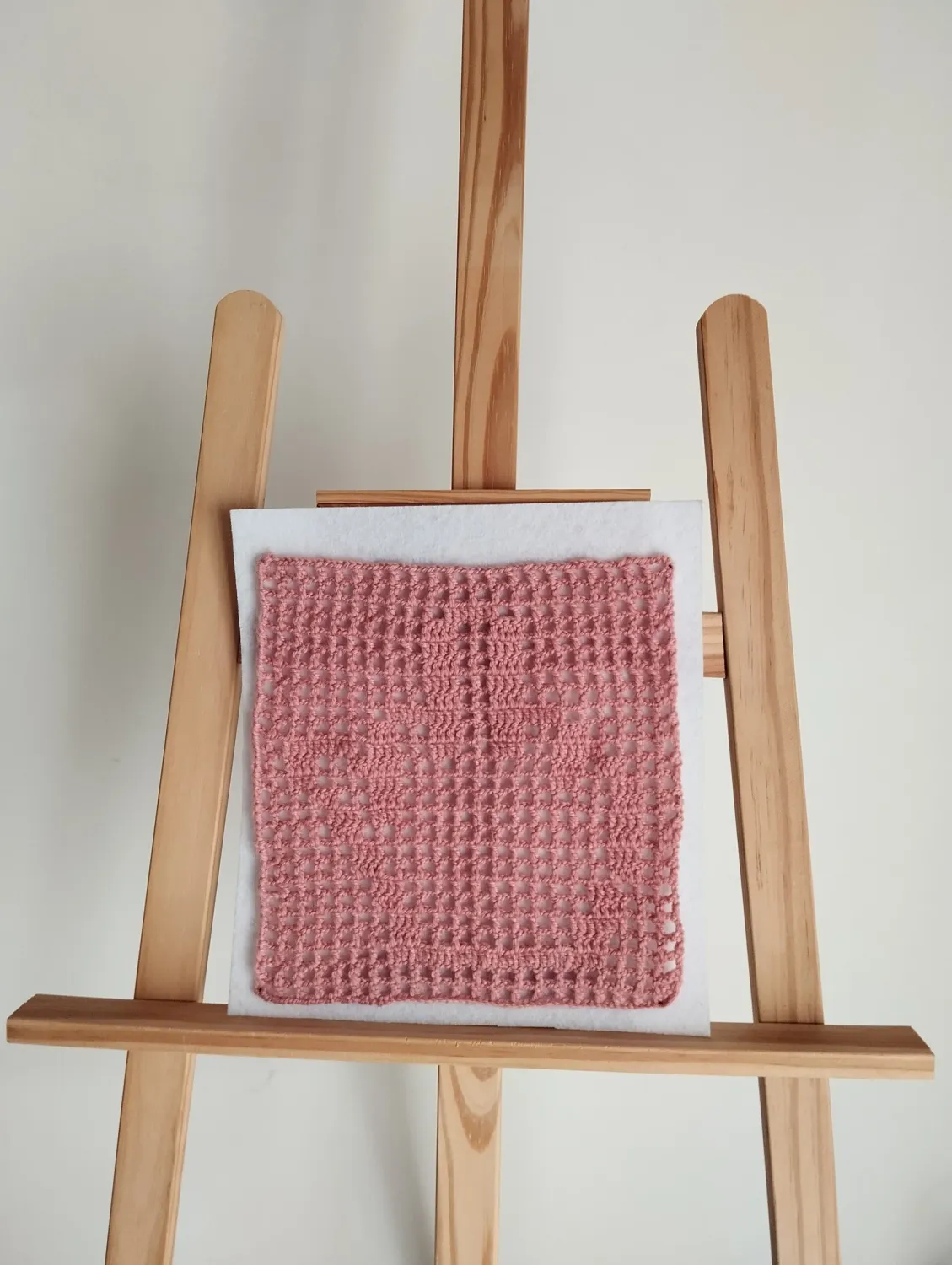 Middle Finger – Pink Filet Crochet Wall Art 21x25cm