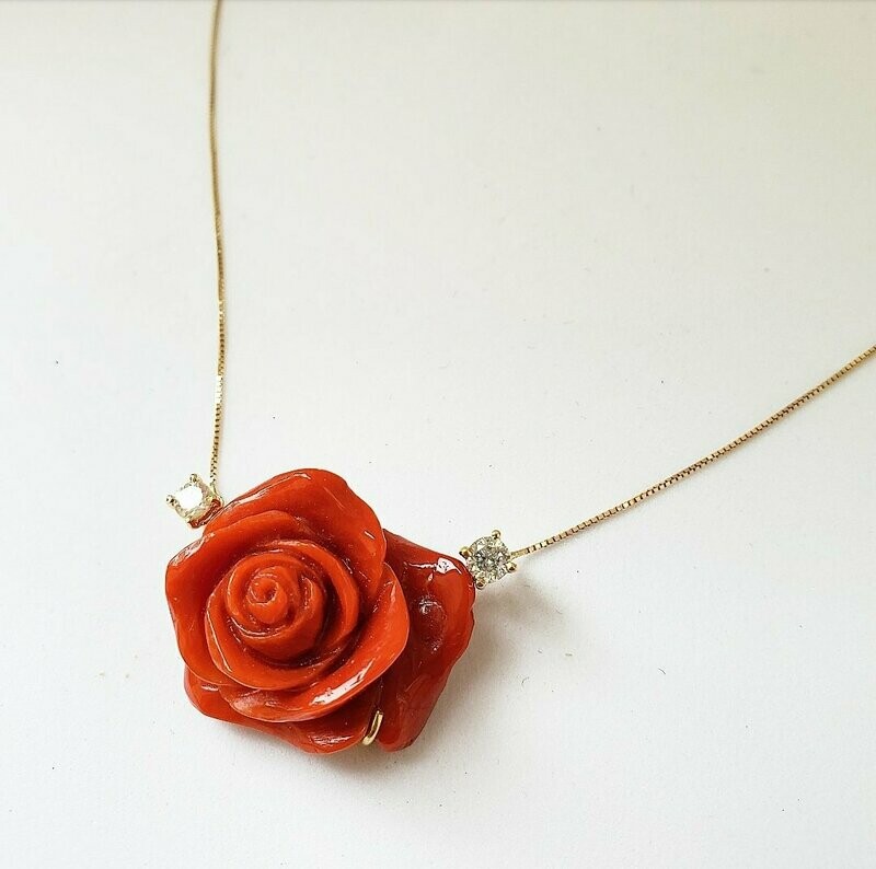 Collier con Rose di Corallo e Diamanti