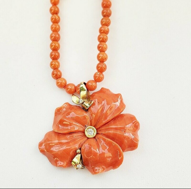 Collana con Fiore di corallo e diamanti
