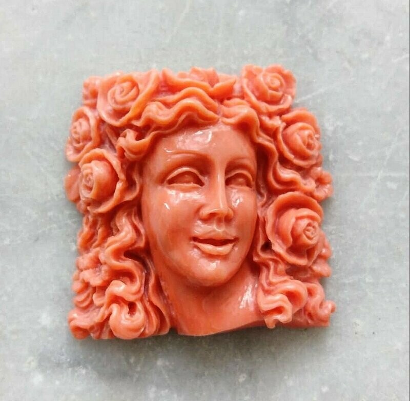 Volto di Ninfa in Corallo