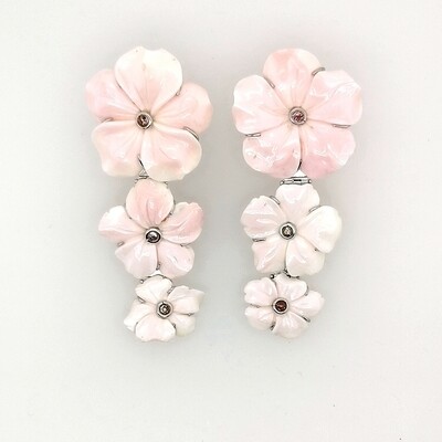 Orecchini con 3 fiori in conchiglia rosa e argento 925