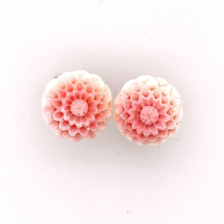 Orecchini con Dalie in conch