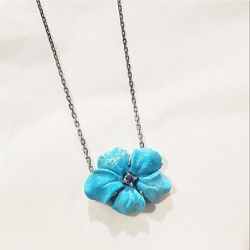 Collana con fiore di turchese e tanzanite centrale