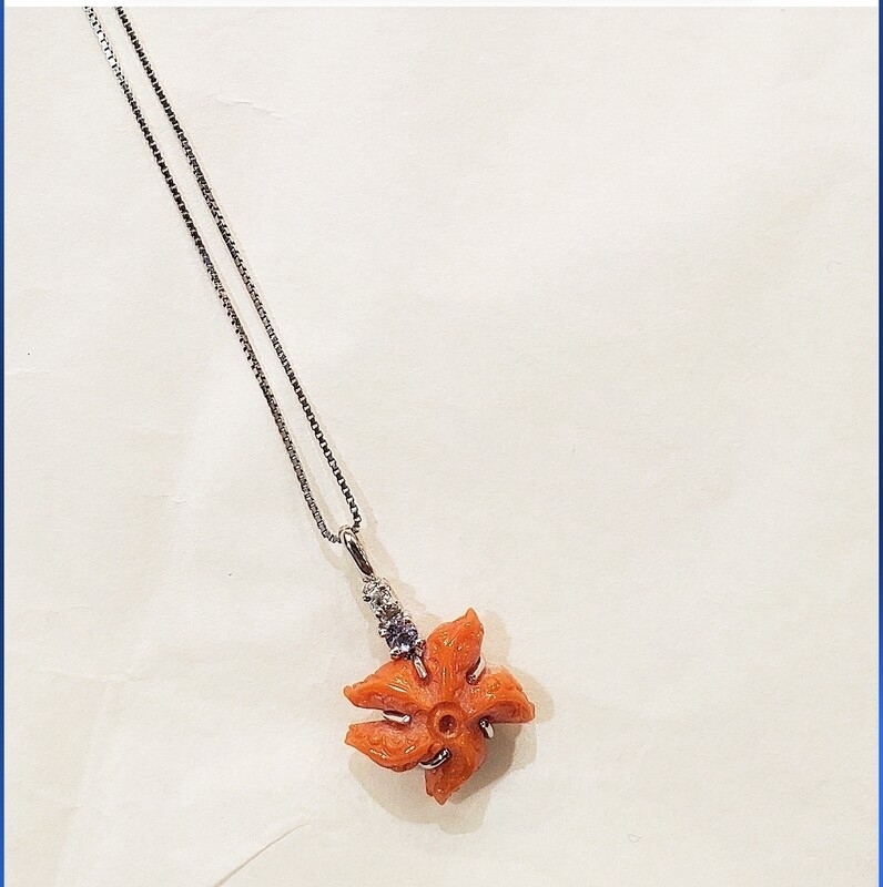 Collana con stella di corallo, tanzaniti e acquamarina
