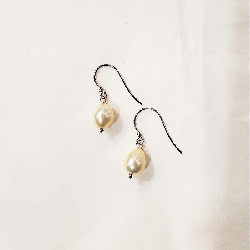 Orecchini con perle naturali montate ad amo in argento