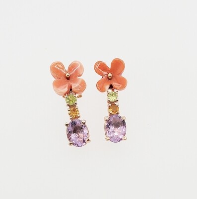 orecchini con fiori di corallo rosa, peridoti citrini e ametiste. Argento925 rosato
