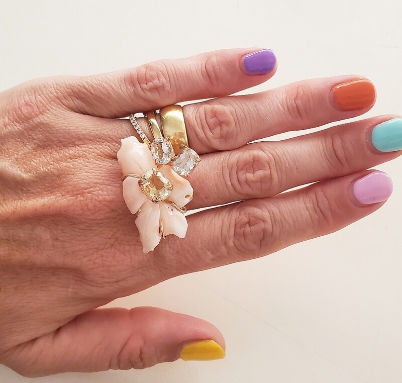 Anello di corallo rosa citrino e prasiolite