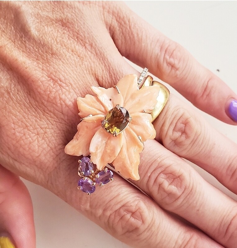 Anello di corallo rosa  quarzo e ametiste