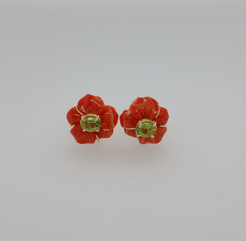 Fiori di corallo e peridoti
