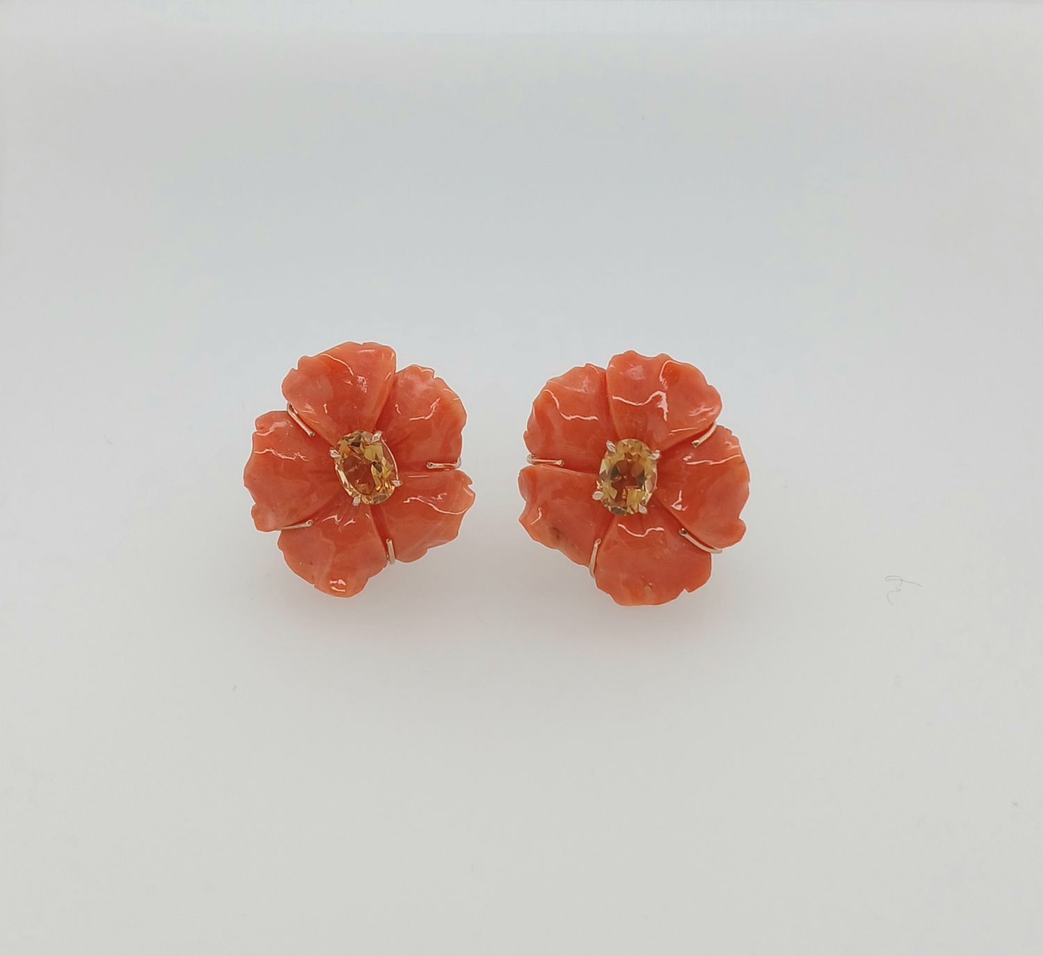 Fiori in cerasuolo chiaro citrini e argento