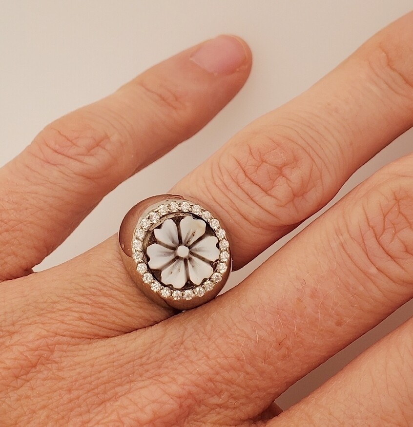 anello con cammeo, argento e zirconi regolabile