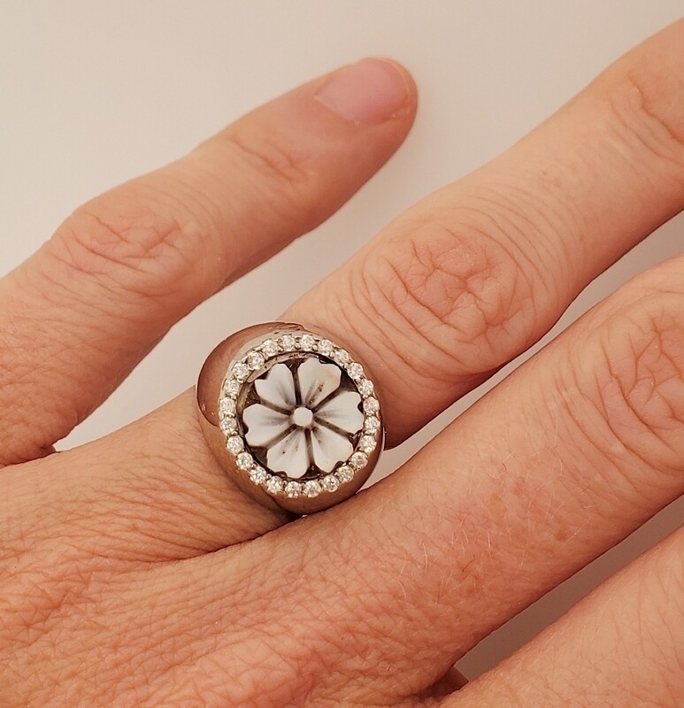 anello con cammeo, argento e zirconi regolabile
