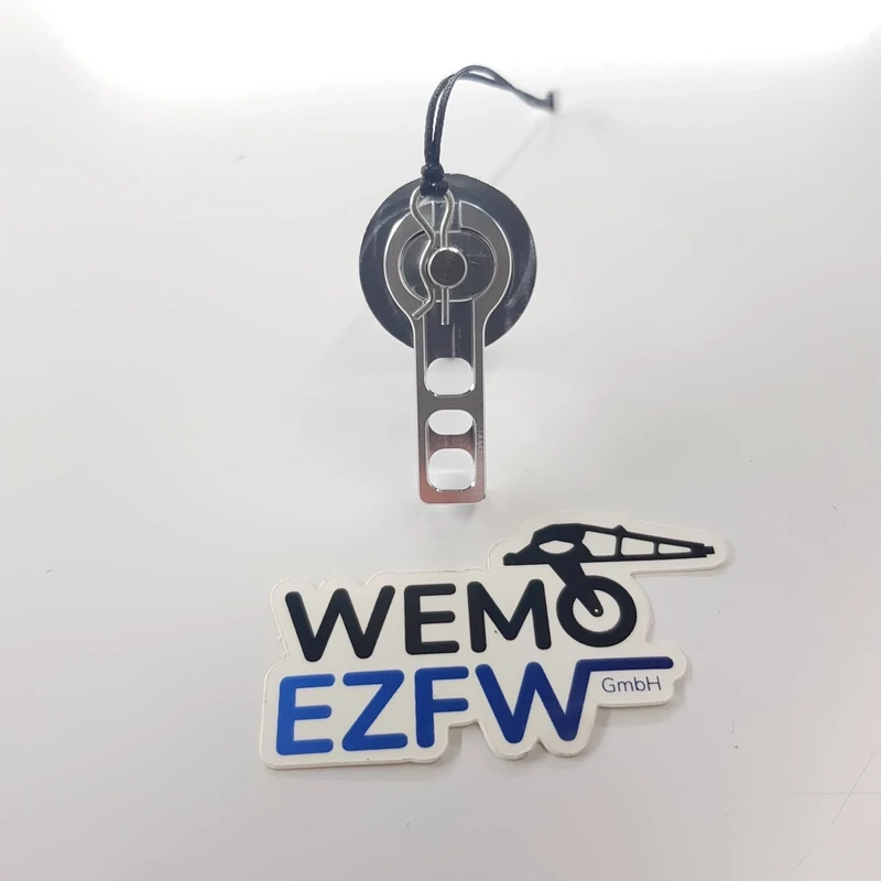 Tow hitch with a hook for a 20 mm servo